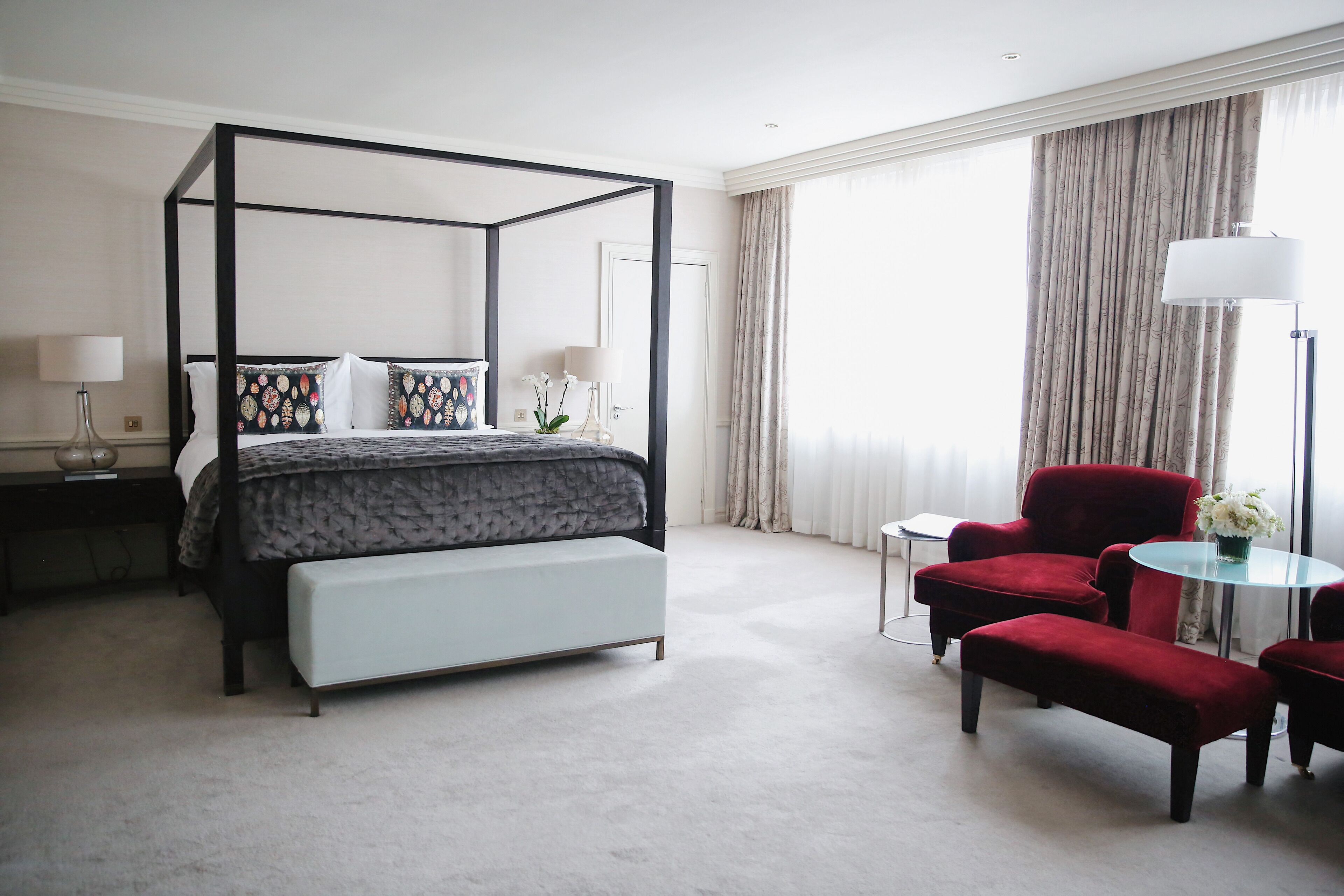 開放式套房 (1 Four Poster Bed) | 高級寢具、舒適加層、迷你吧、客房內保險箱