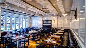 2 restaurants, breakfast, lunch, dinner served; Irish cuisine