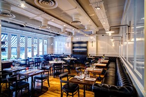 2 restaurants, breakfast, lunch, dinner served; Irish cuisine