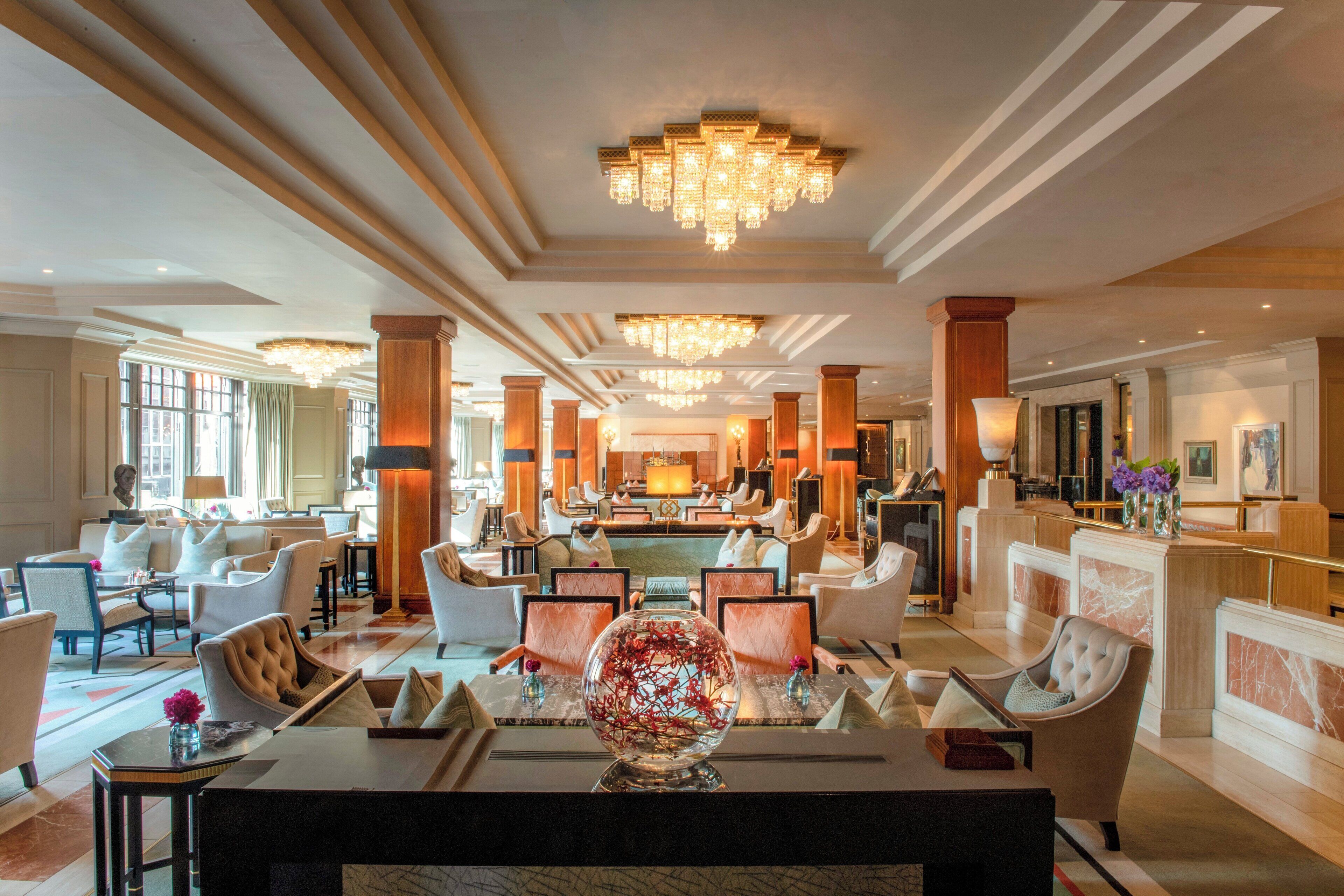 2 间餐厅，供应早餐、午餐和晚餐，爱尔兰菜