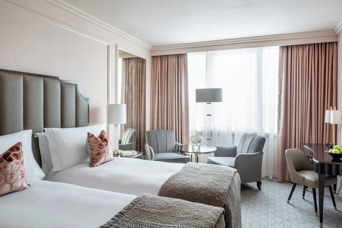 Westbury Twin | Sengetøy av topp kvalitet, senger med overmadrass og minibar