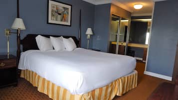 Standard King | 1 bedroom, premium bedding, pillow-top beds, desk