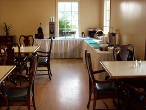 Breakfast area - Richmond Suites (Lake Charles)