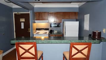 Studio Suite, 1 King Bed, Kitchenette | Private kitchen | Fridge, microwave, coffee/tea maker