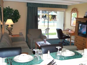 Deluxe Suite, 1 King Bed with Sofa bed | Living room | 32-inch TV with cable channels