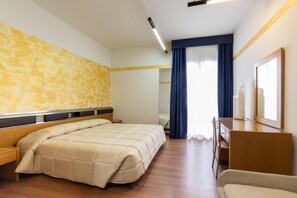 Minibar, in-room safe, desk, soundproofing - Park Hotel Rimini (Rimini)
