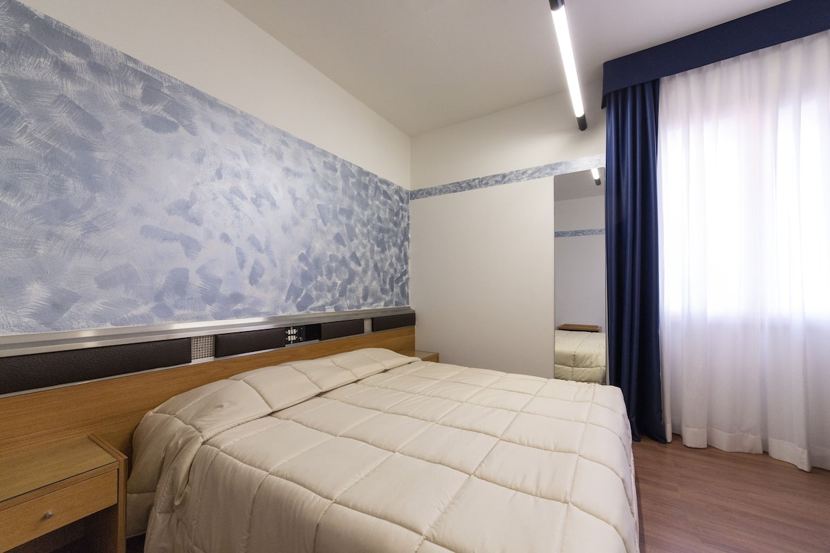 Camera doppia | Minibar, una cassaforte in camera, una scrivania, insonorizzazione