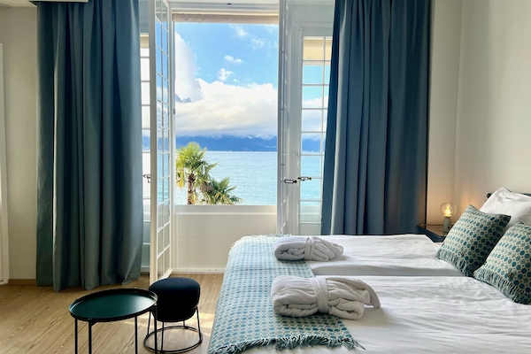 Quarto luxo (Villa Eden) | Roupas de cama antialérgicas, cofres nos quartos, escrivaninha