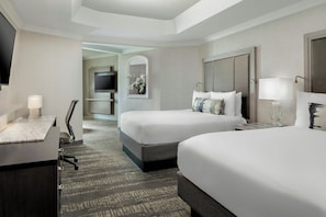 Premium bedding, down duvets, in-room safe, desk - Gaylord Opryland Resort & Convention Center (Nashville)