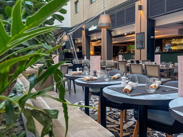 Bar (on property) - Mercure Paris Porte de Versailles Expo (Vanves)