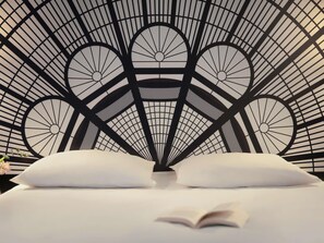 Cofres nos quartos, escrivaninha, quartos à prova de som