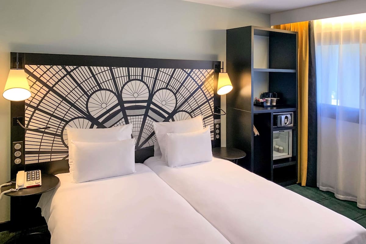 Classic Room, 2 Single Beds | In-room safe, desk, soundproofing, iron/ironing board