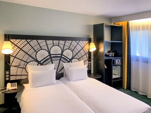 Classic-Zimmer, 2 Einzelbetten | Zimmersafe, Schreibtisch, schallisolierte Zimmer, Bügeleisen/Bügelbrett