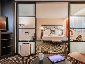 Familie suite, 1 tweepersoonsbed | Een kluis op de kamer, een bureau, geluiddichte muren