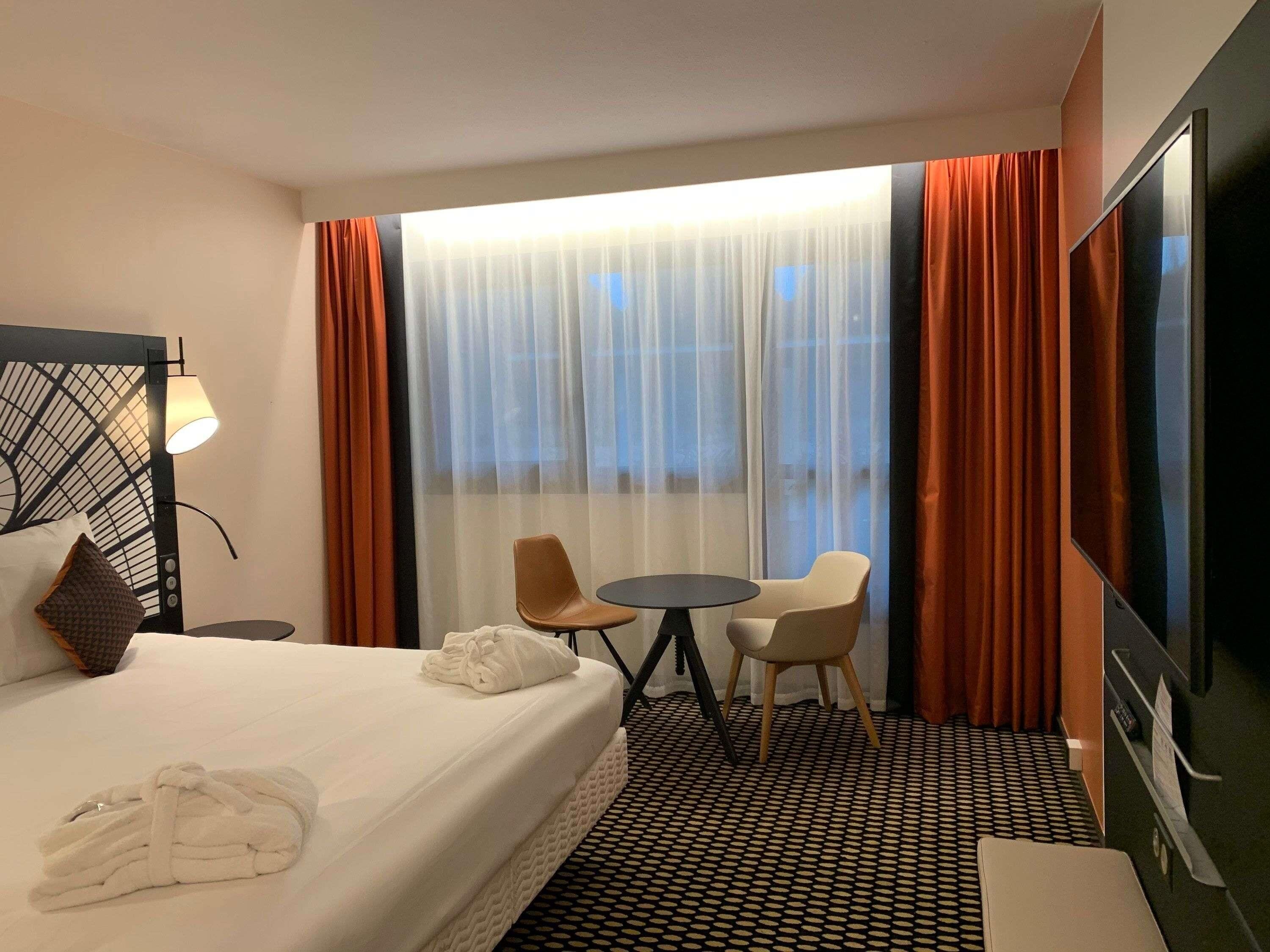 In-room safe, desk, soundproofing, iron/ironing board