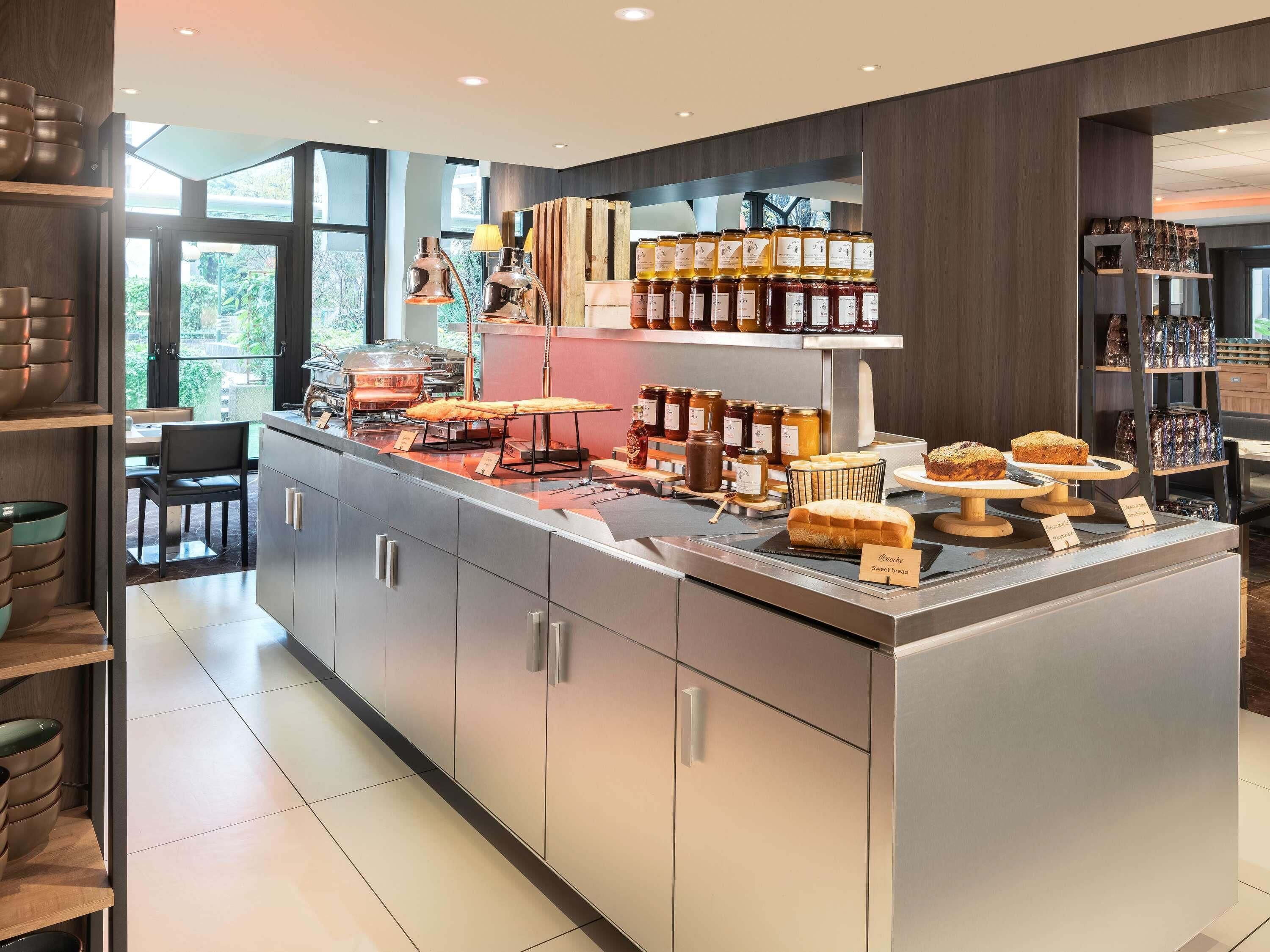 Daily buffet breakfast (EUR 20.5 per person)