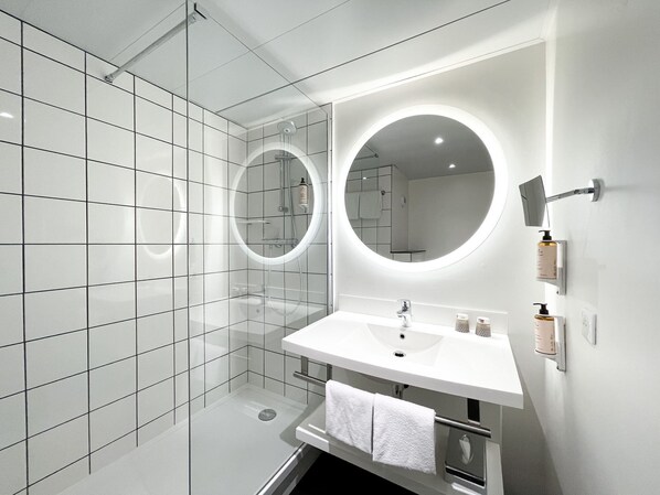 Privilege, Zimmer, 1 Doppelbett | Badezimmer | Umweltfreundliche Kosmetikartikel, Haartrockner, Handtücher