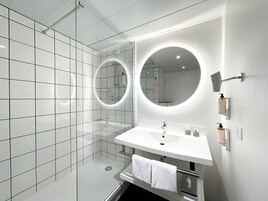 Privilege, Room, 1 Double Bed | Bathroom | Eco-friendly toiletries, hair dryer, towels