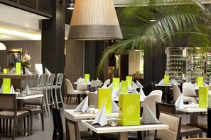 Lunch and dinner served, French cuisine