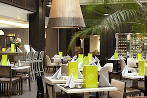 Lunch and dinner served, French cuisine