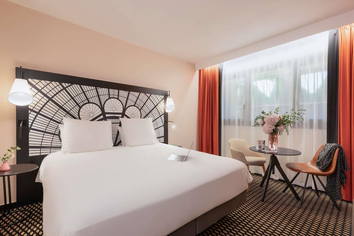In-room safe, desk, soundproofing, iron/ironing board (on request)
