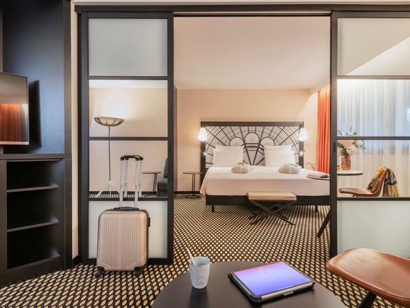 Familiesuite, 1 dobbeltseng | Safe på rommet, skrivebord, lydisolert og strykejern/-brett