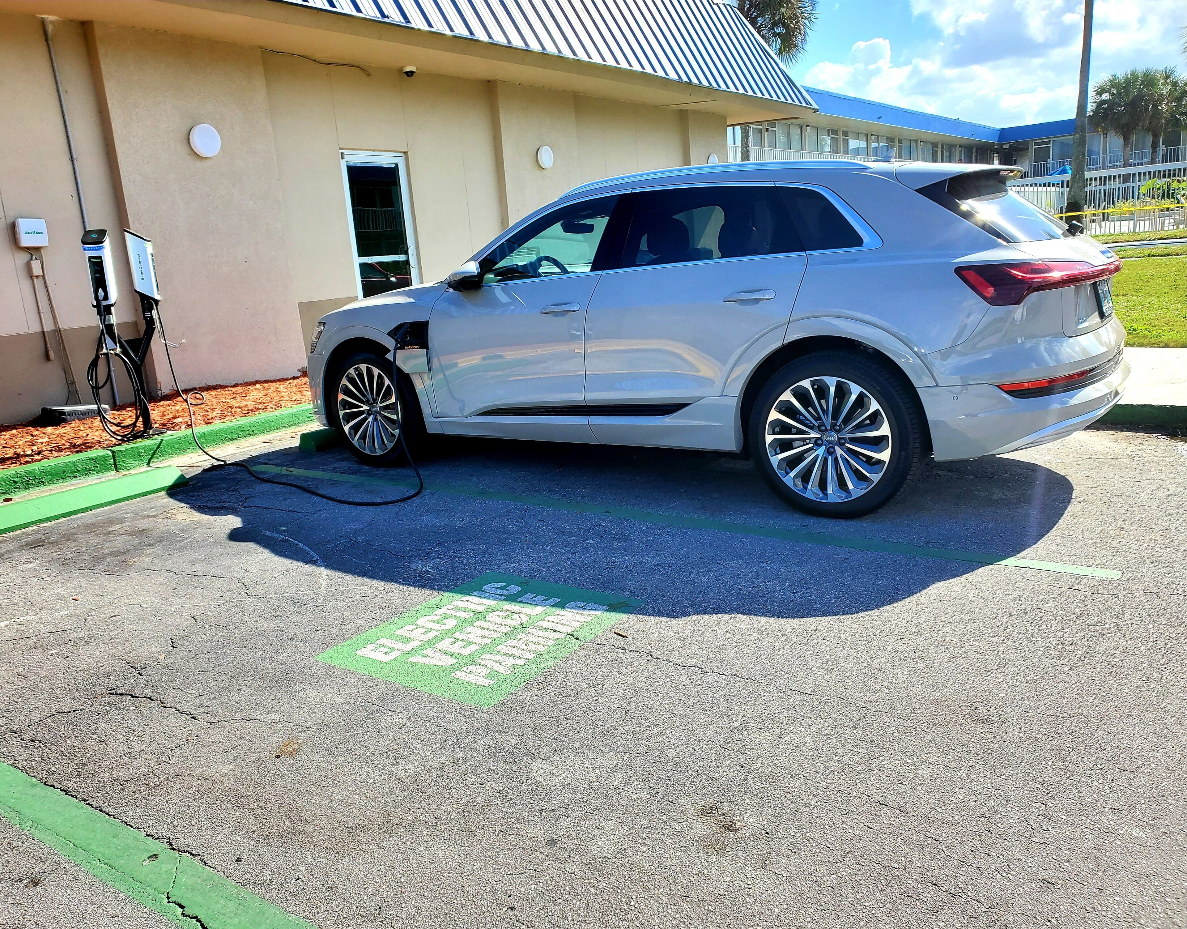 Electric vehicle charging station