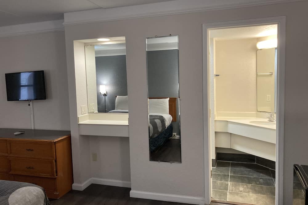 Budget Host Inn- Medical Center