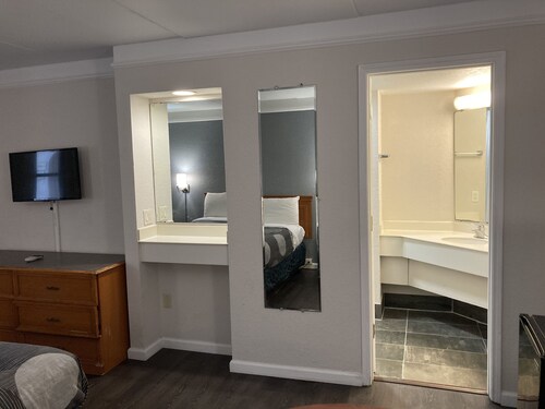 Budget Host Inn- Medical Center