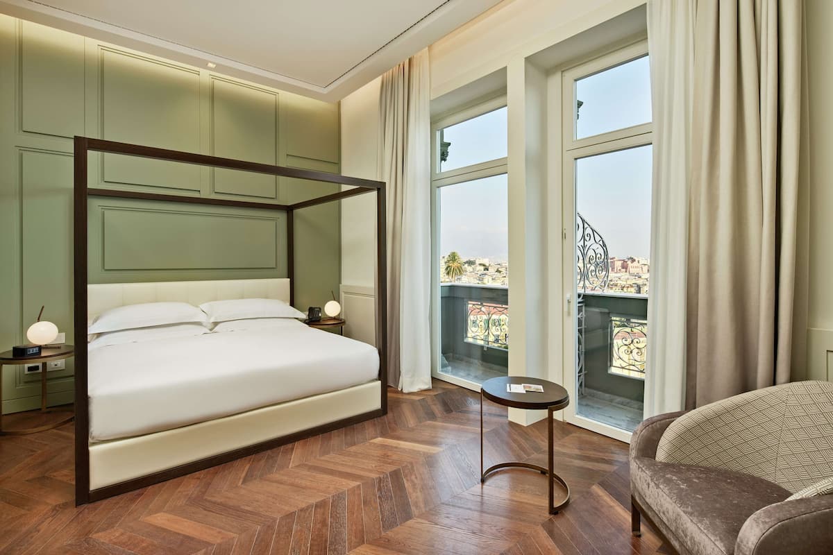 Junior Suite, 1 King Bed (Donna Regina) | Premium bedding, down comforters, memory foam beds, minibar