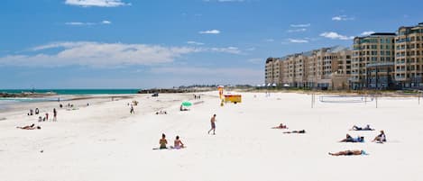 Una spiaggia nelle vicinanze