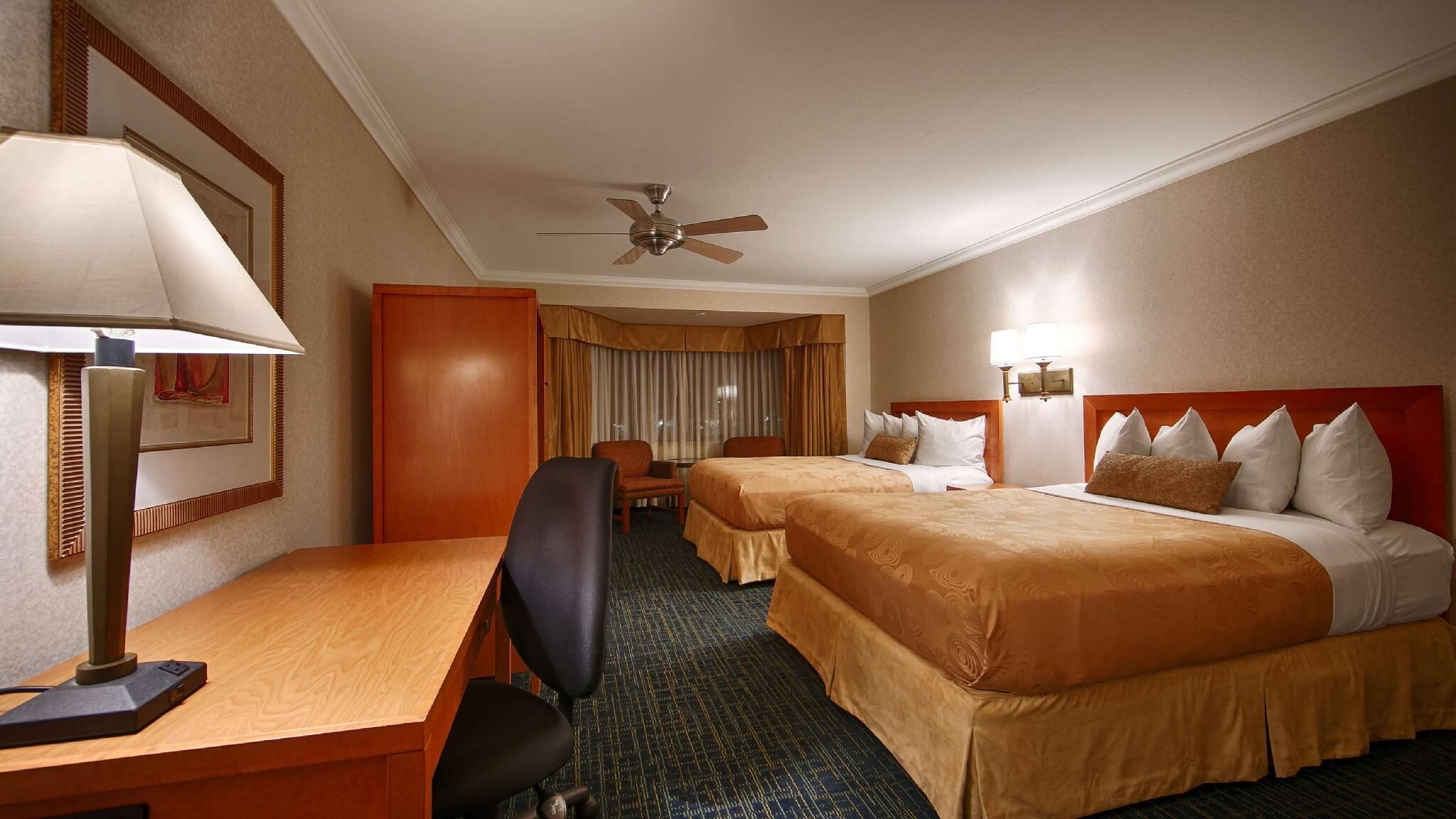 Premium bedding, in-room safe, desk, blackout drapes