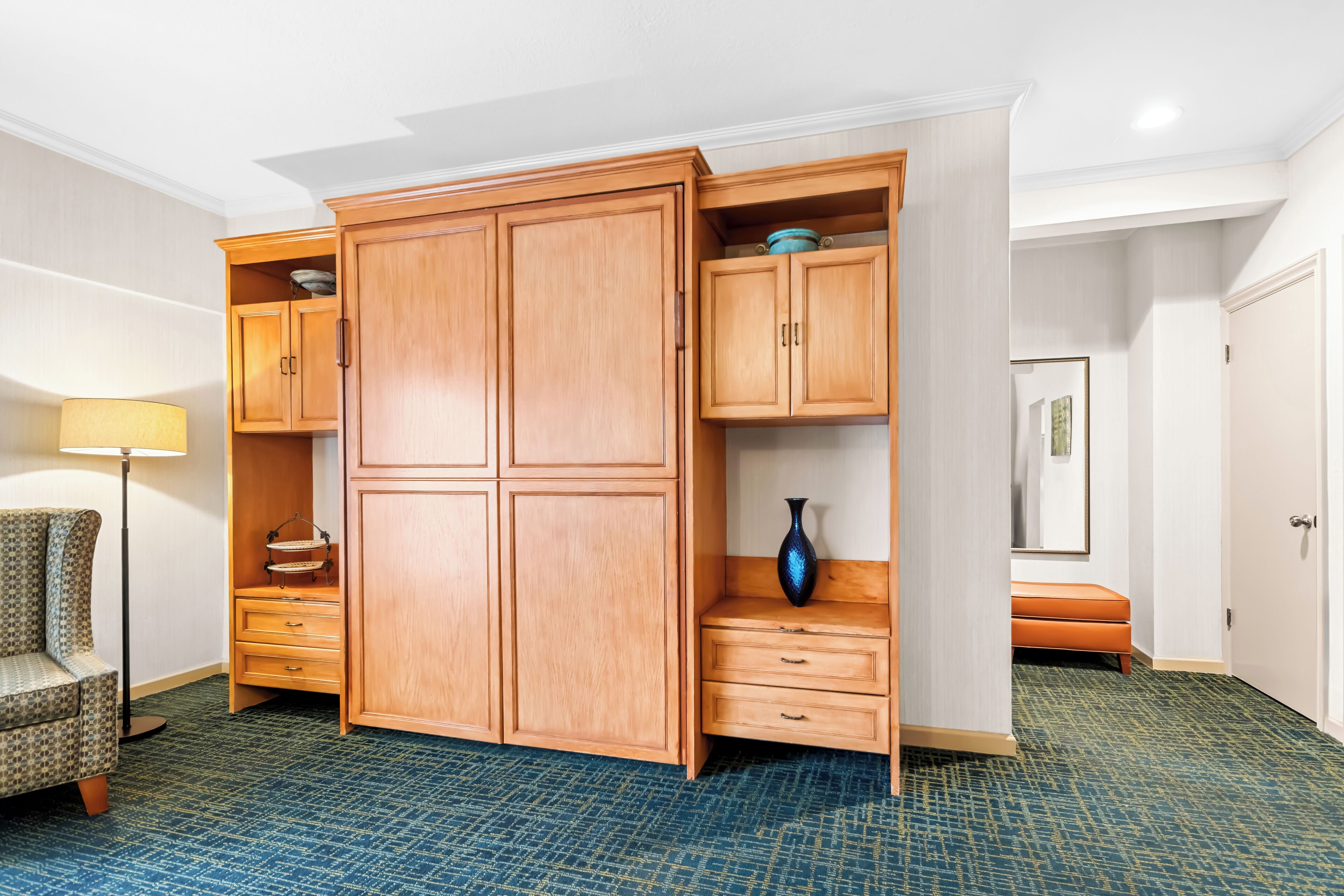 suite, 1 king bed, non smoking (living room) | living area | 55-inch flat-screen tv with cable channels, tv