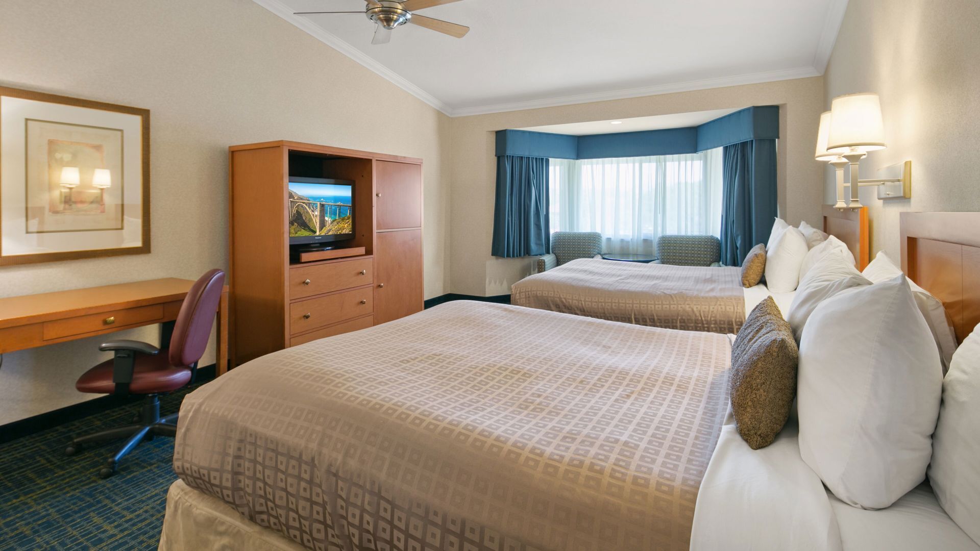 Premium bedding, in-room safe, desk, blackout drapes