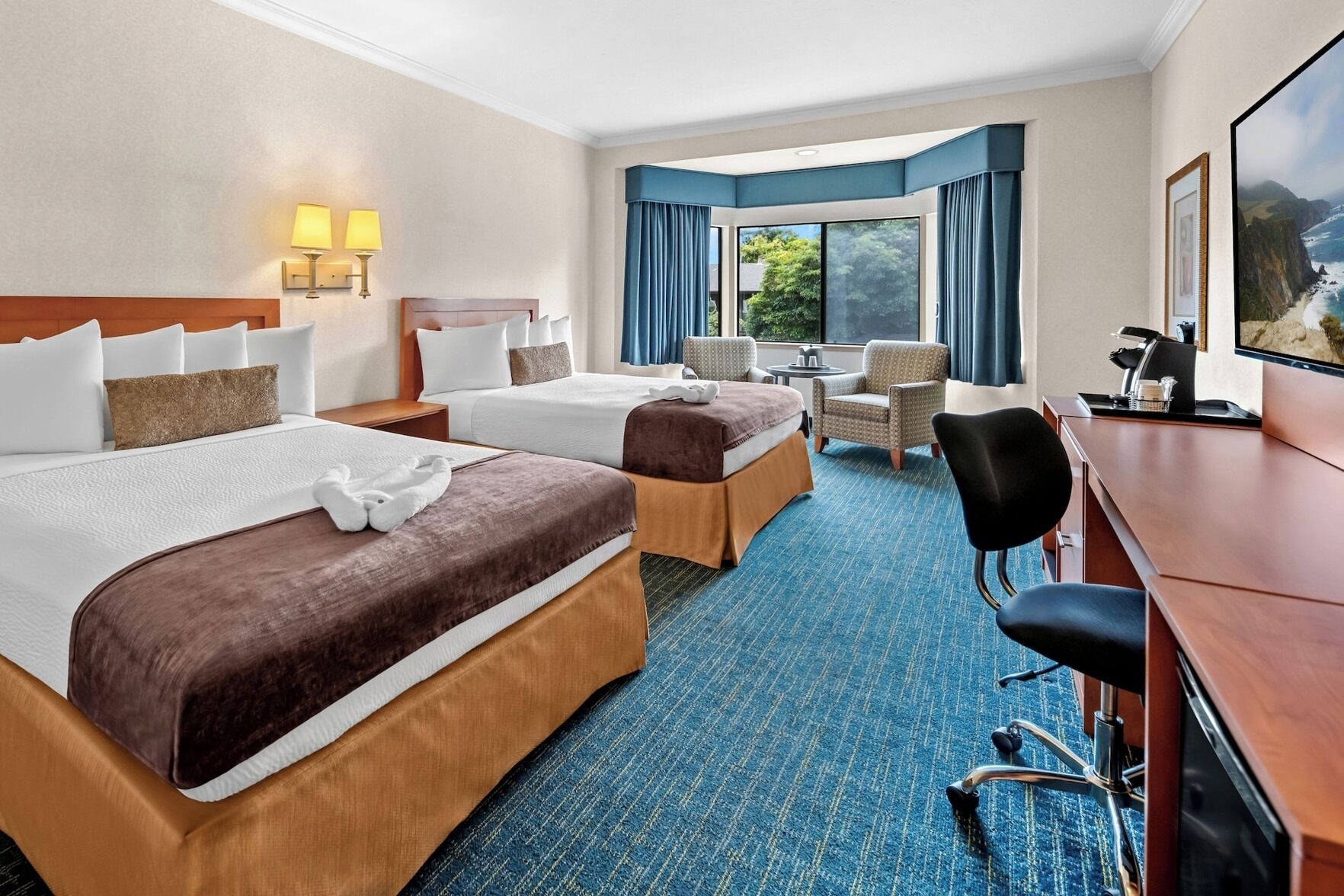 Premium bedding, in-room safe, desk, blackout curtains