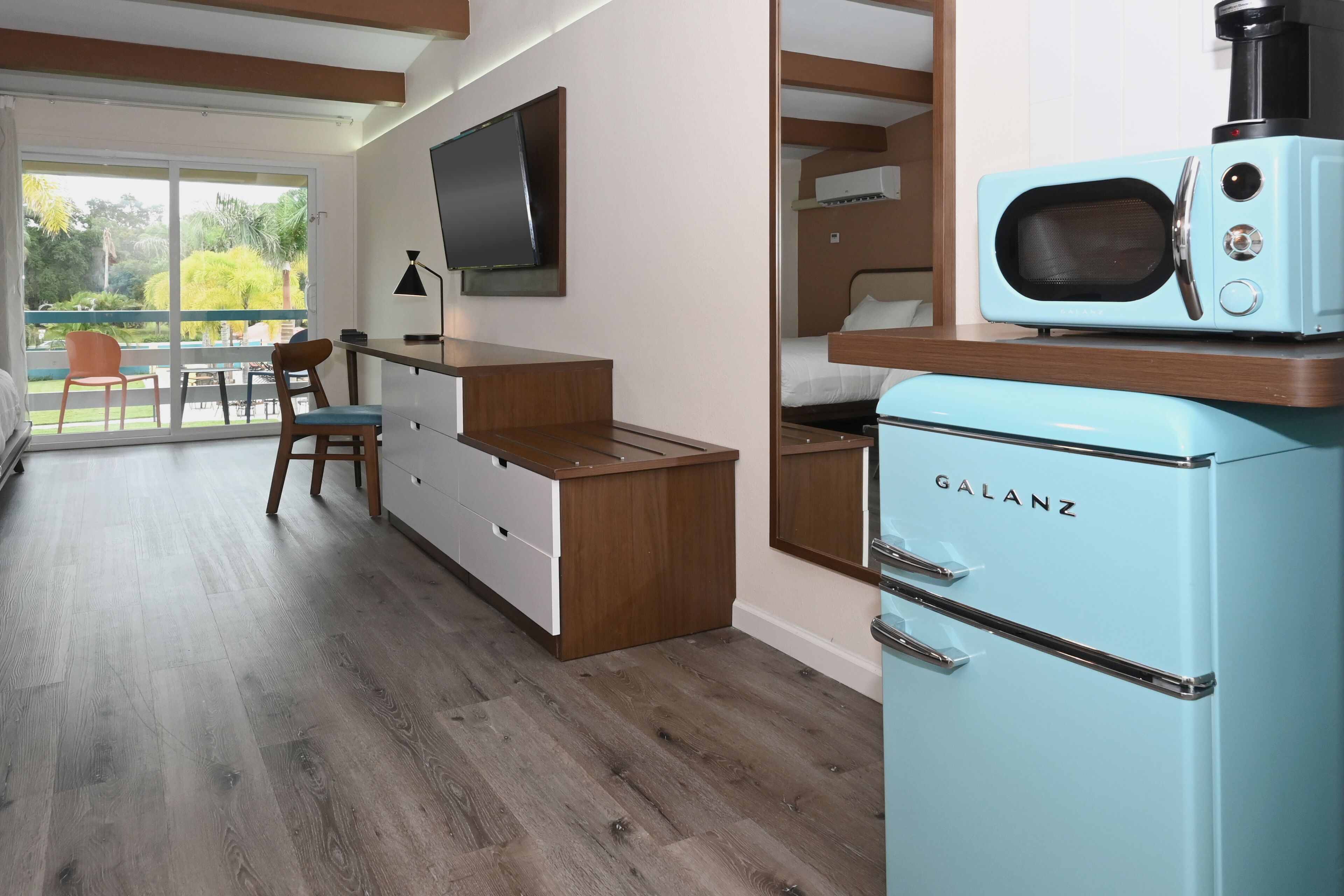 premium bedding, down duvets, pillow-top beds, desk