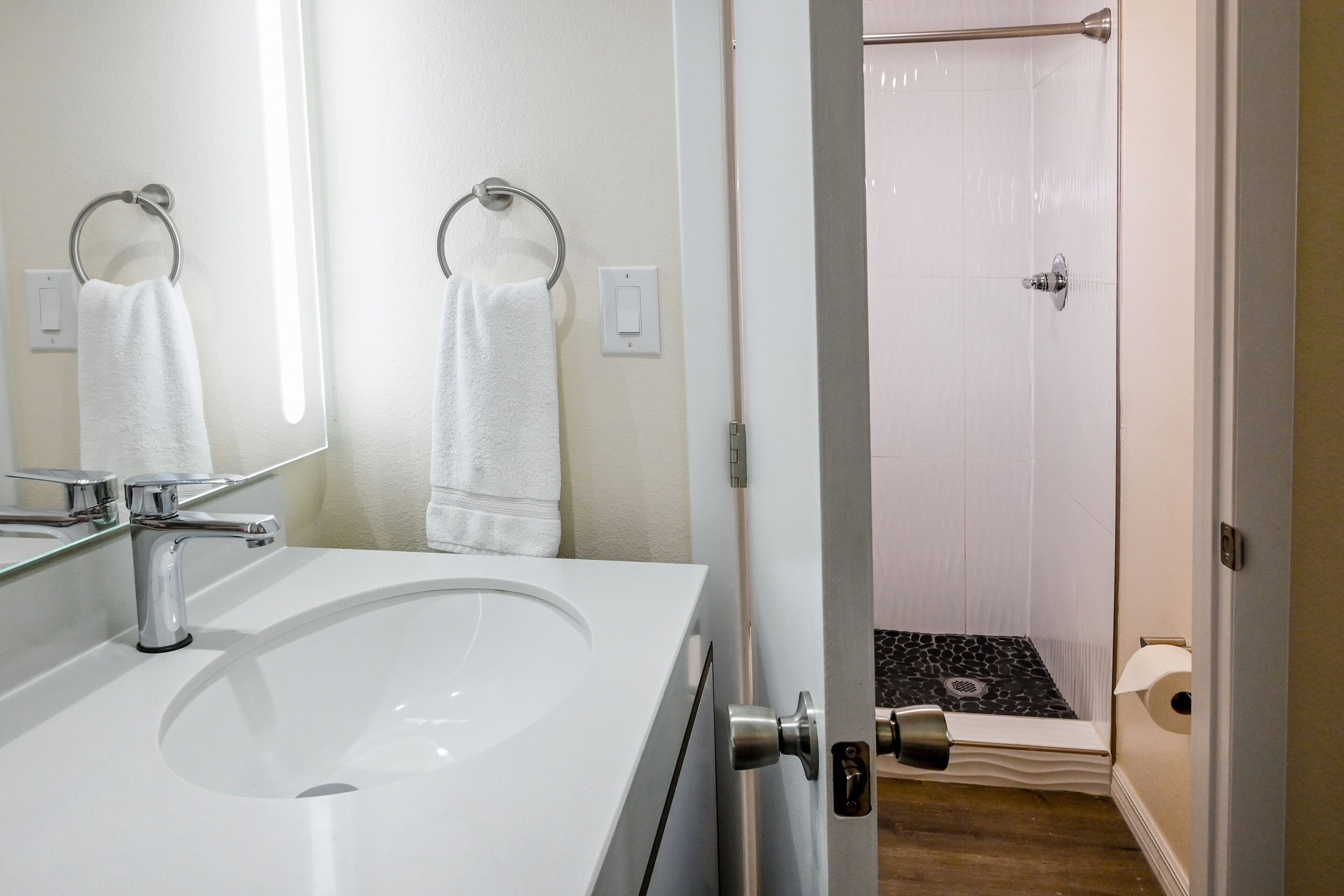 studio, 1 king bed | bathroom | shower, free toiletries, hair dryer, towels