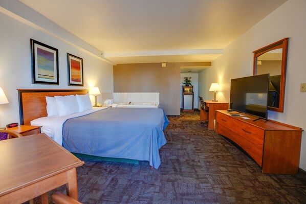 Signature Room, 1 King Bed, Non Smoking, Hot Tub | Iron/ironing board, free WiFi, bed sheets, alarm clocks