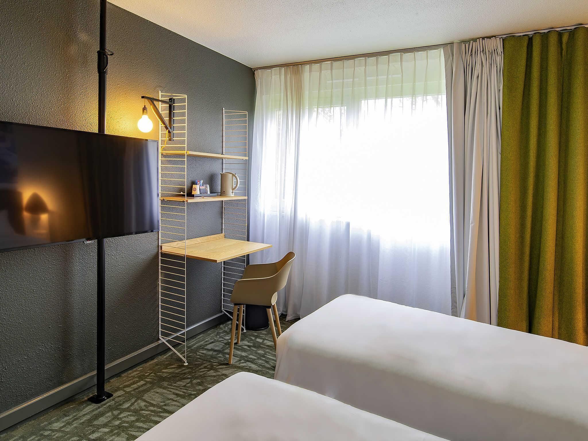 Quarto clássico, 2 camas de solteiro | Roupas de cama premium