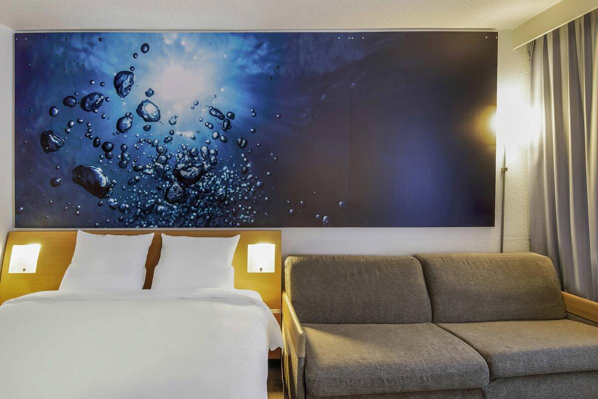 premium bedding, memory-foam beds, in-room safe, desk