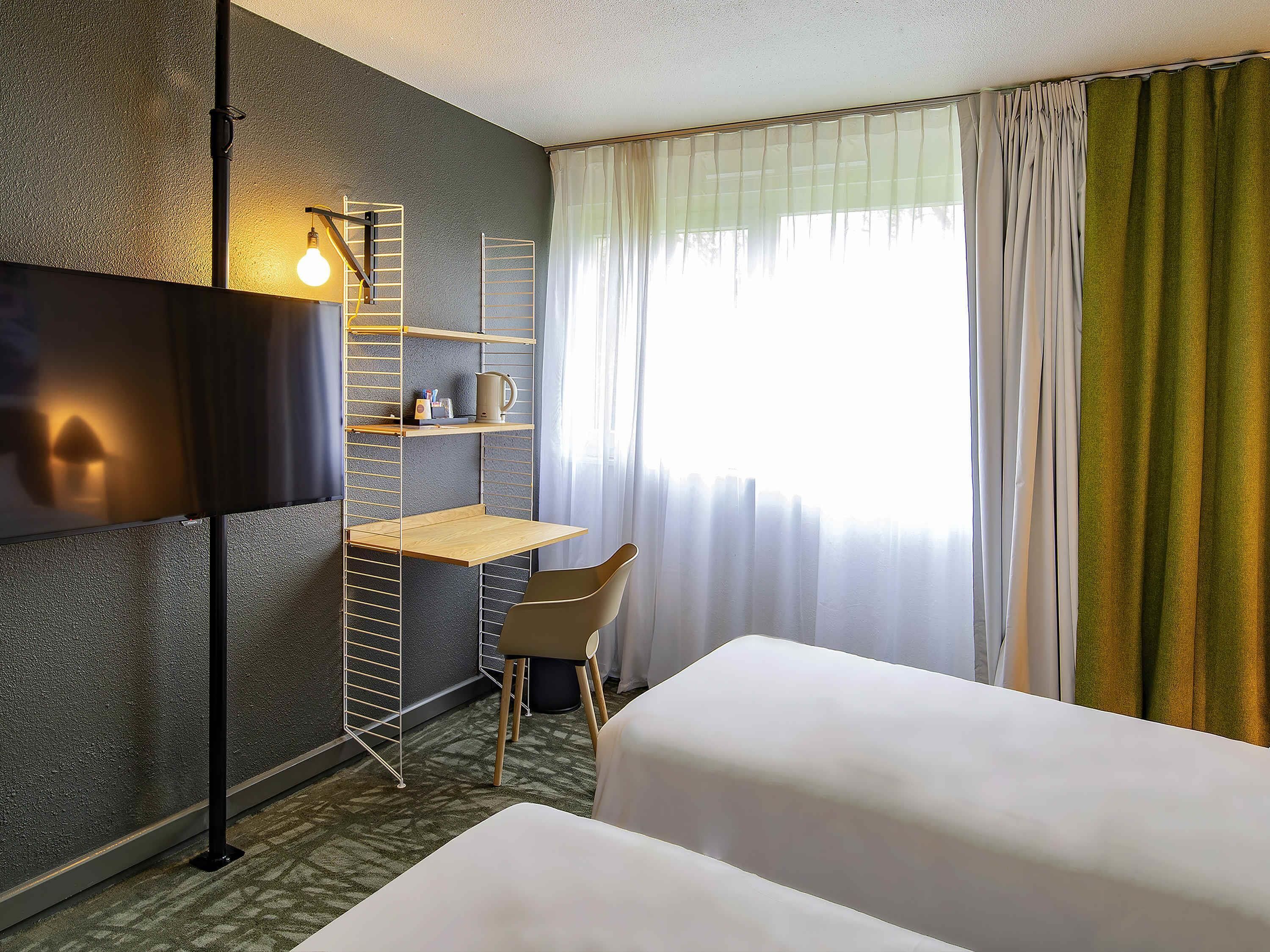 Classic Room, 2 Twin Beds | Premium bedding, memory foam beds, in-room safe, desk