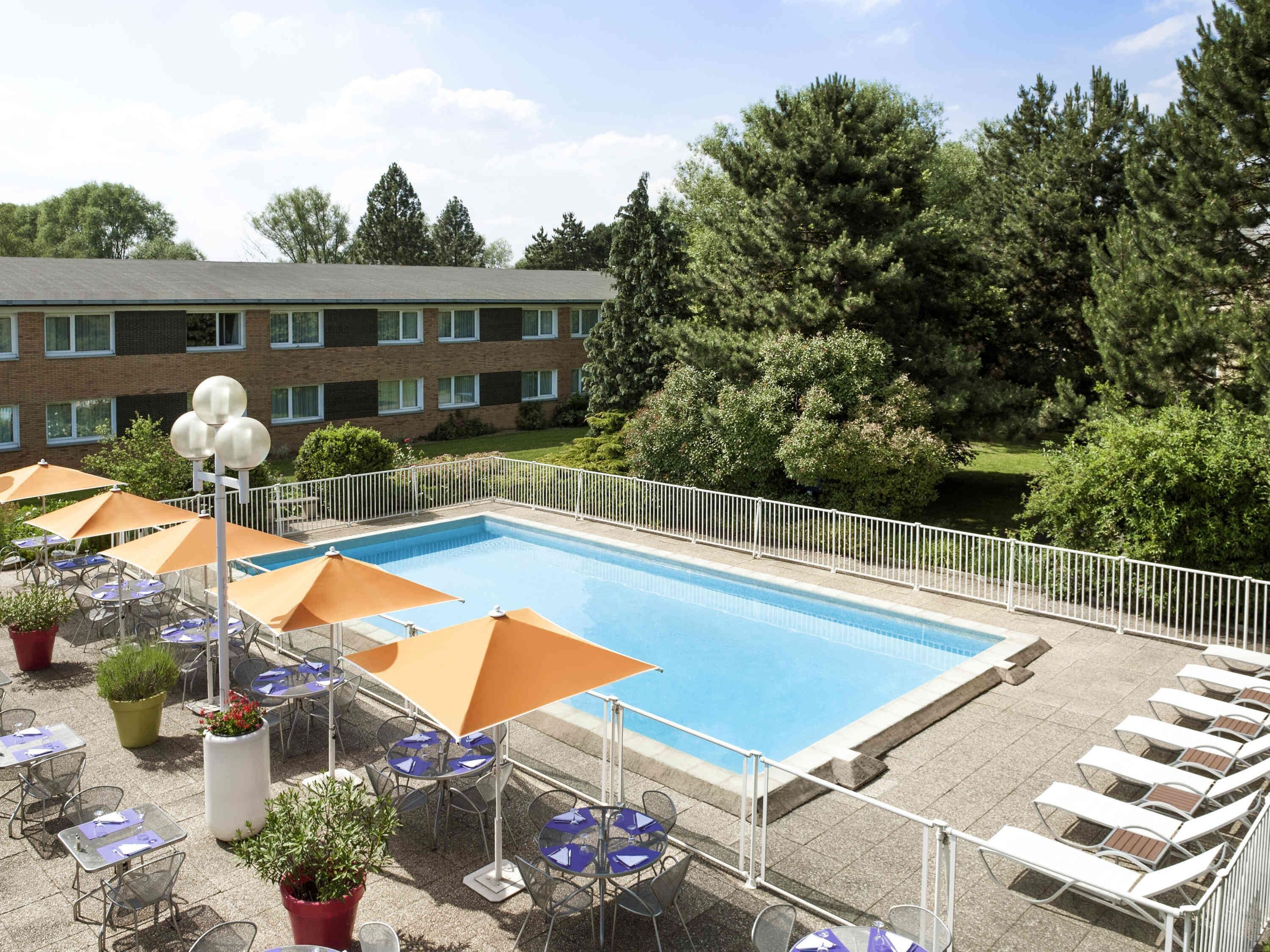 Outdoor pool, open 9:00 AM to 9:00 PM, pool loungers