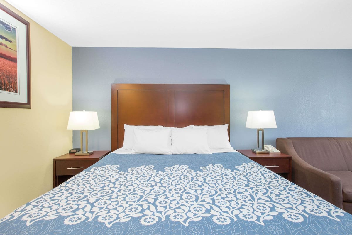 Desk, iron/ironing board, rollaway beds, free WiFi