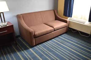 Suite, 1 très grand lit, coin cuisine | Vue de la chambre