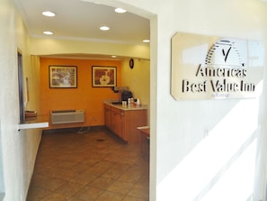 A reception area with a sign indicating it's the Americas Best Value Inn by Vantage. - Americas Best Value Inn (Reno)