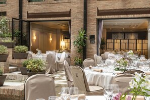 Lunch and dinner served, Regional cuisine