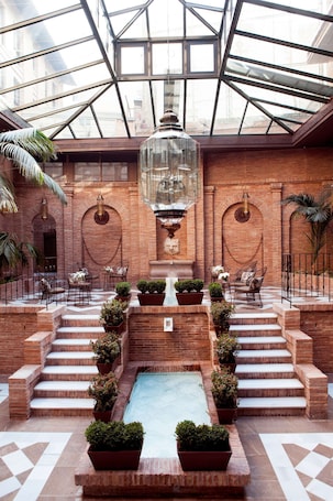 Exterior. Vincci Albayzin Hotel