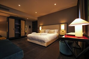Minibar, in-room safe, free WiFi