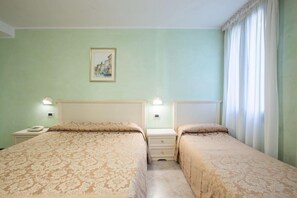 Minibar, in-room safe, free WiFi - Universo And Nord Hotel (Venice)