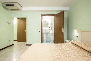 Triple Room | Minibar, in-room safe, free WiFi